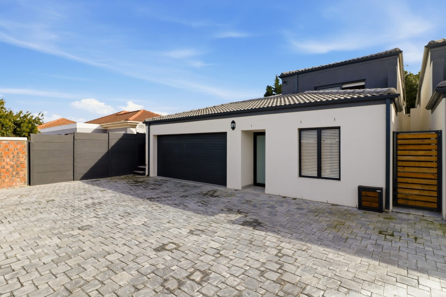 4 Bedroom Property for Sale in Somerset Ridge Western Cape